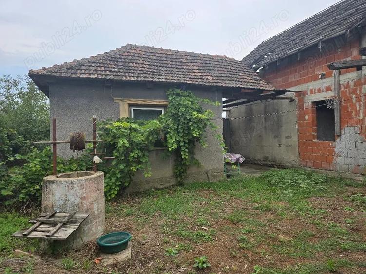 Casă cu 5 camere cu Teren 2670 Mp în Haieu