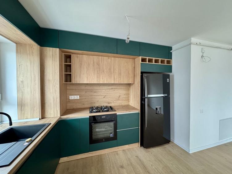 Apartament cu 3 camere decomandat, mobilat în Tractorul
