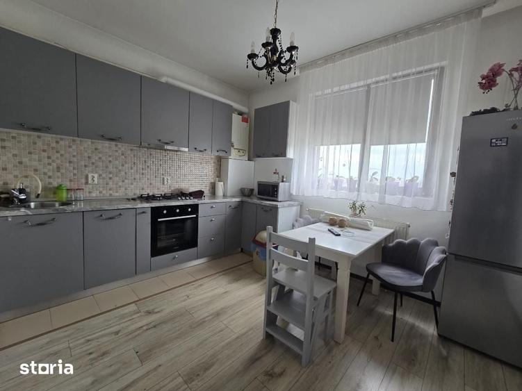 Apartament cu 3 camere în Cetate