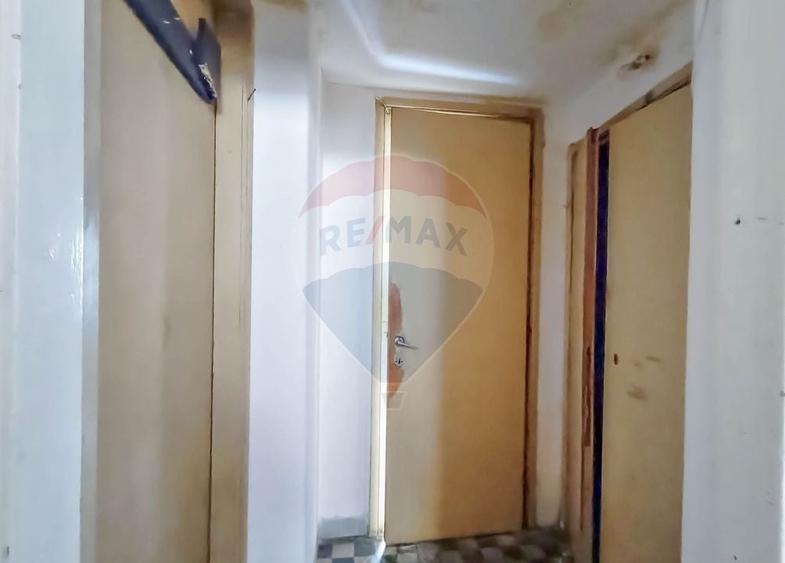 Apartament cu 3 camere semidecomandat în Magheru