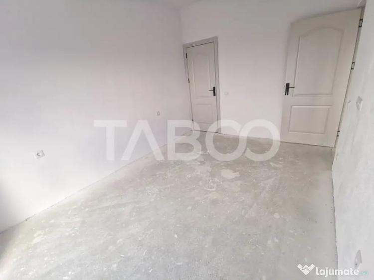 Apartament cu 3 camere decomandat în Turnișor