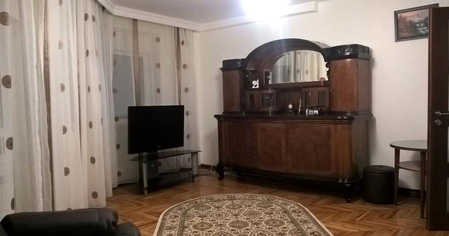 Apartament cu 3 camere decomandat, mobilat în Libertății