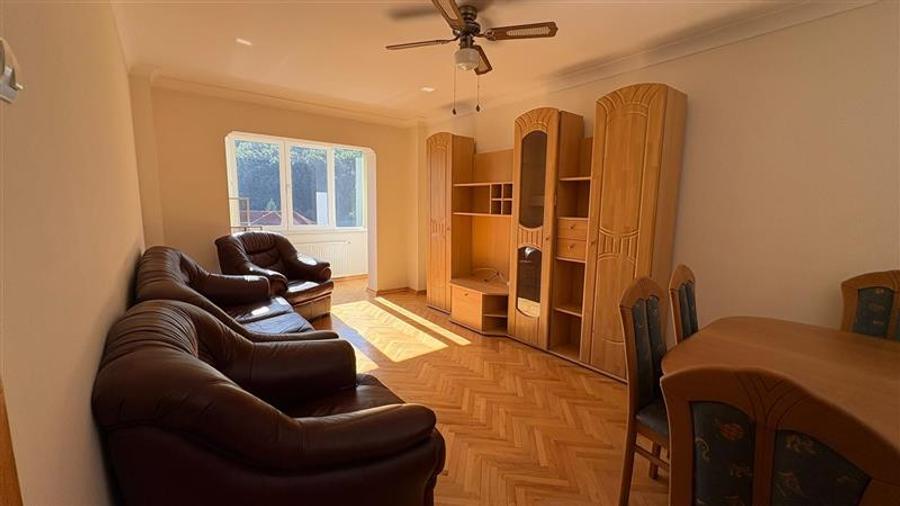 Apartament cu 3 camere decomandat, mobilat în Răcădău