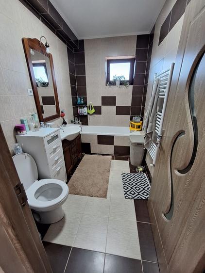 Apartament cu 2 camere decomandat în Florești
