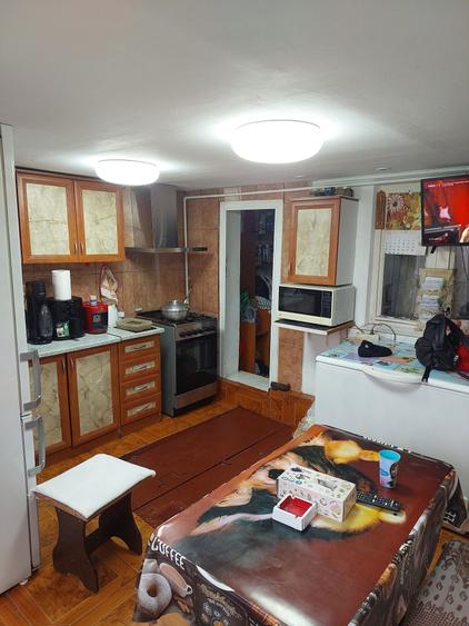 Casă cu 4 camere decomandat în Central