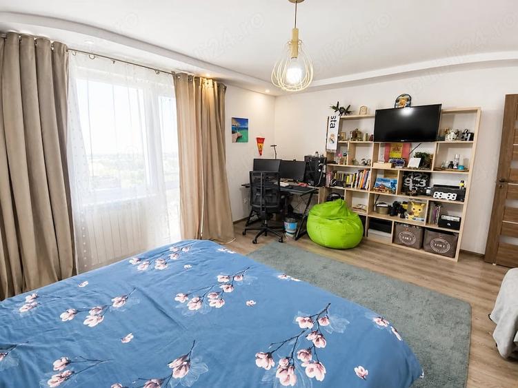 Casă cu Teren 1082 Mp în Vârfu Câmpului