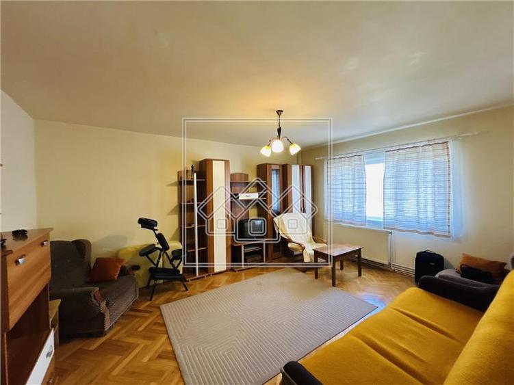 Apartament cu 3 camere decomandat în Terezian