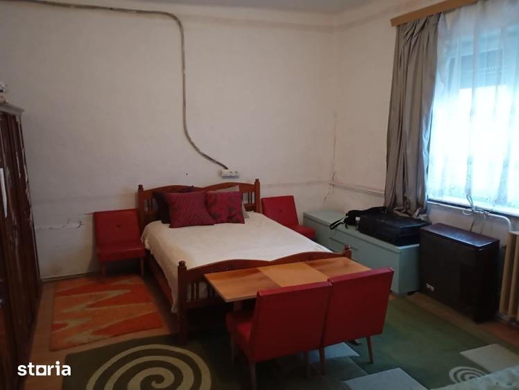 Casă cu 4 camere cu Teren 1407 Mp în Central