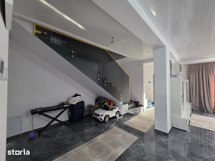 Casă cu 6 camere cu Teren 255 Mp în Dobroești