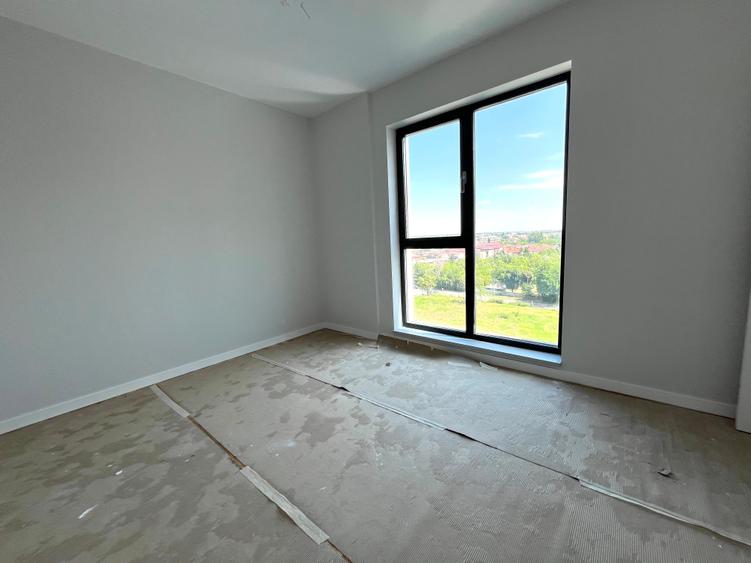Apartament cu 2 camere decomandat în P-ta Presei Libere