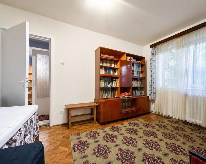 Apartament cu 3 camere decomandat în Deve