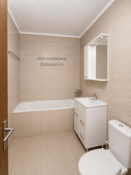 Apartament cu 3 camere decomandat în Sud-Vest