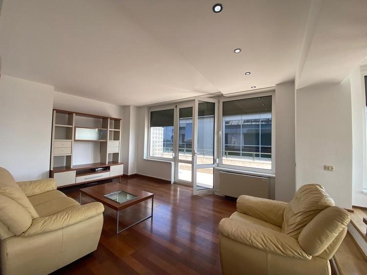 Apartament cu 3 camere decomandat, mobilat în Arcul de Triumf