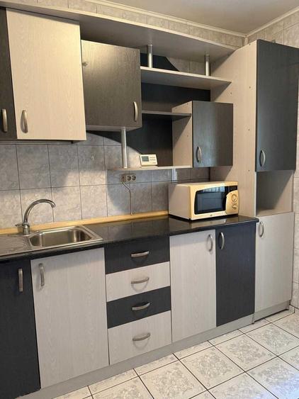 Apartament cu 2 camere decomandat, mobilat în Nicolina