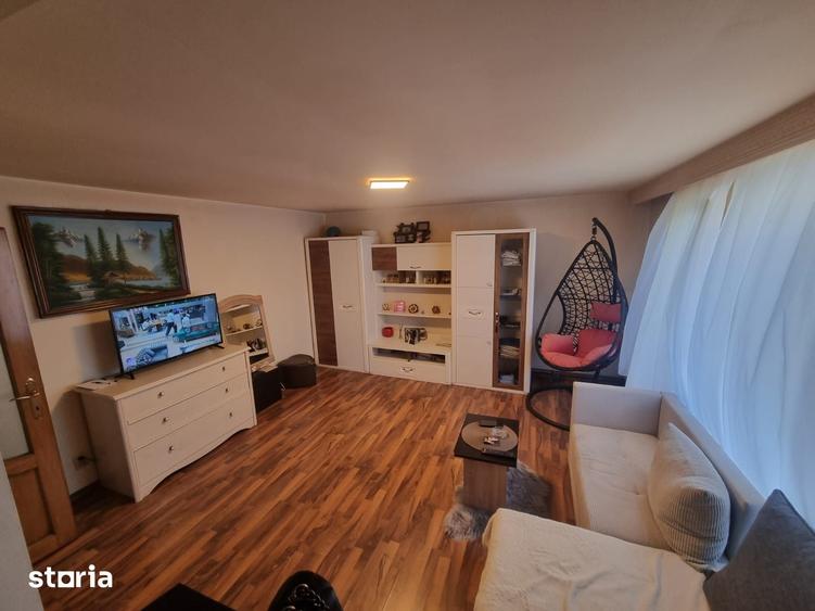 Casă cu 5 camere decomandat cu Teren 700 Mp în Central