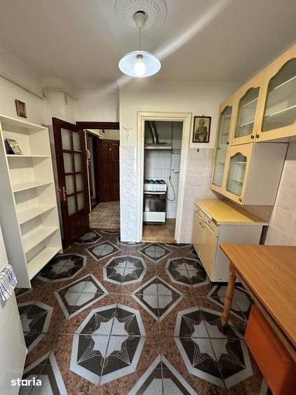 Apartament cu 2 camere decomandat în Calarași 4