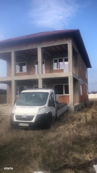 Casă cu 4 camere în Pielești