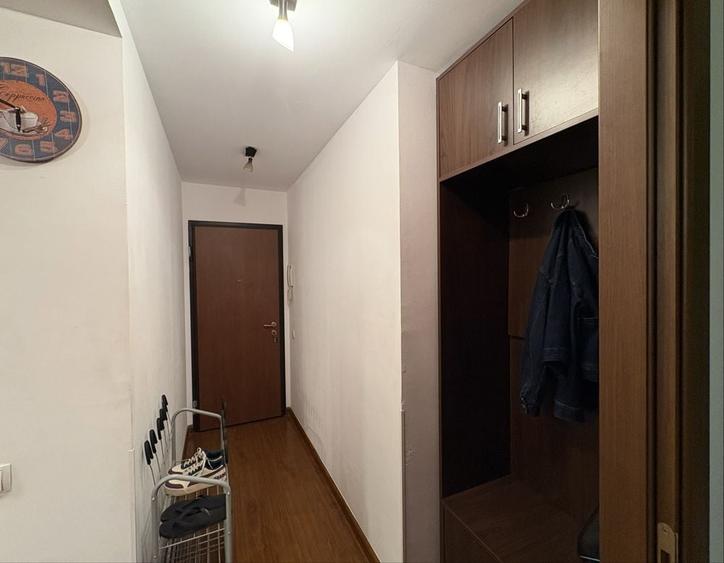 Apartament cu 2 camere semidecomandat în Roșu