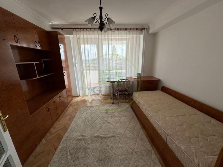 Apartament cu 4 camere decomandat, mobilat în Central