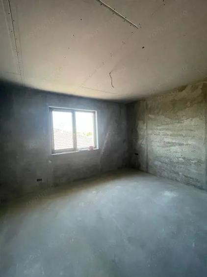 Casă cu 4 camere cu Teren 305 Mp în Ghiroda