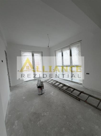 Casă individuală cu 3 camere decomandat cu Canalizare în Central