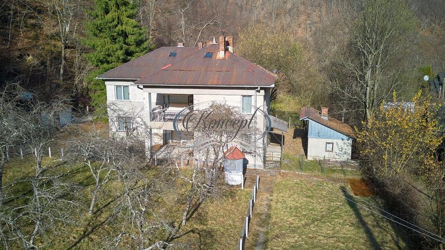 Casă individuală cu 8 camere cu Teren 3069 Mp în Someșu Rece