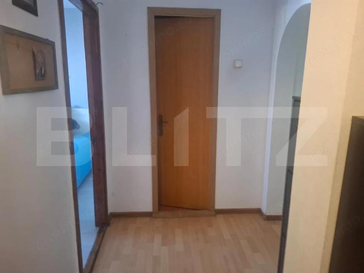 Apartament cu 3 camere decomandat, mobilat în Central