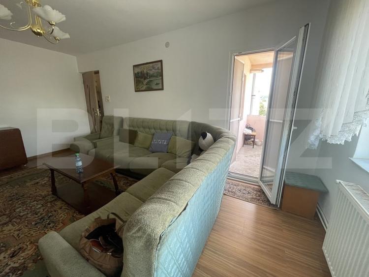 Apartament cu 3 camere decomandat, mobilat în Sud