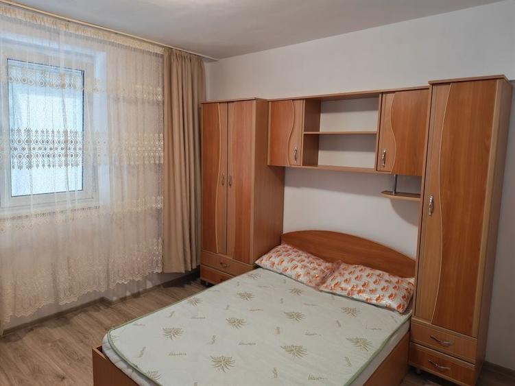 Apartament cu 3 camere decomandat în Fundeni