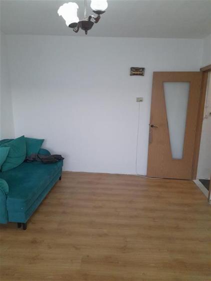Apartament cu 3 camere semidecomandat în Dacia