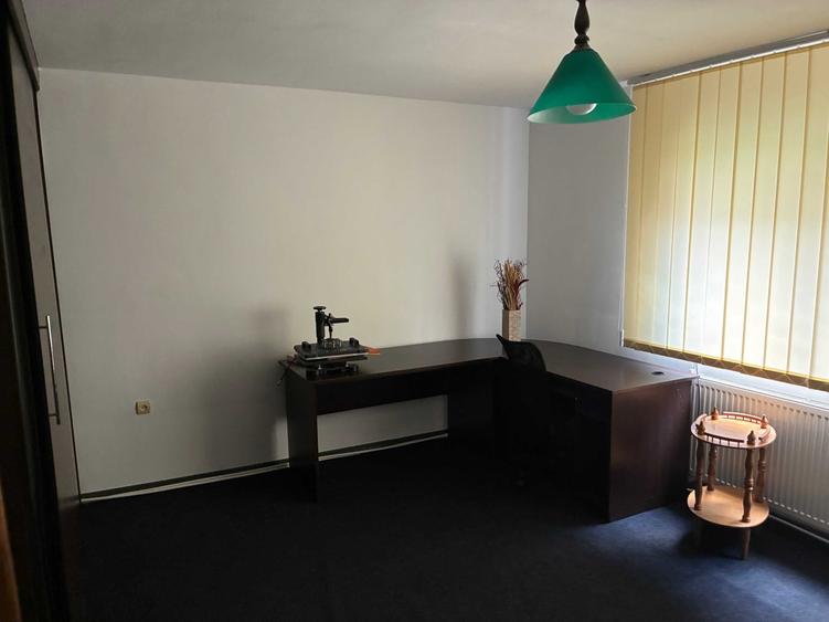 Casă cu 4 camere decomandat cu Teren 450 Mp în Între Lacuri