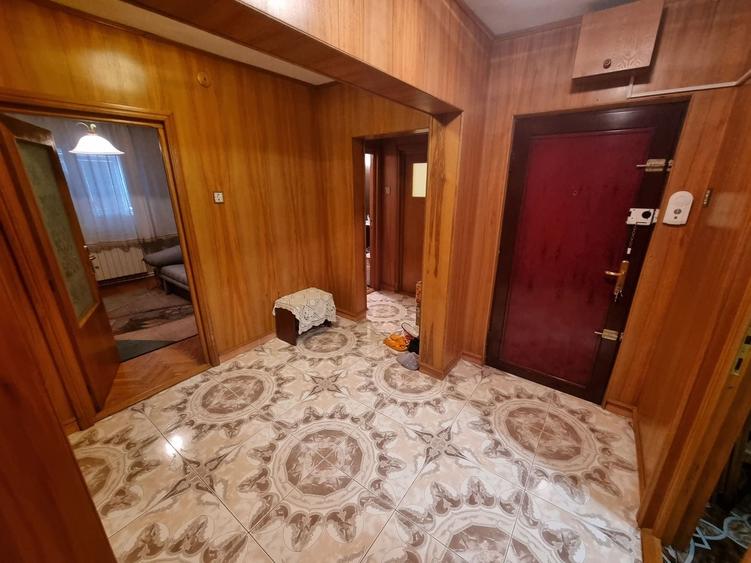 Apartament cu 4 camere decomandat, mobilat în Faleza Nord