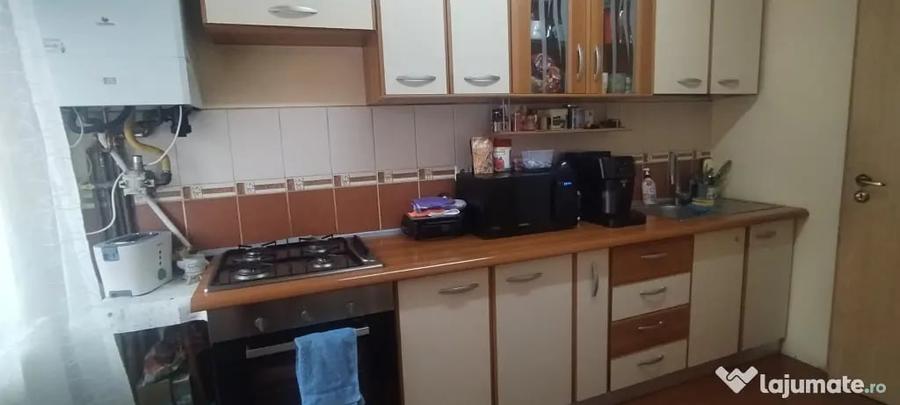 Apartament cu 3 camere nedecomandat în Central