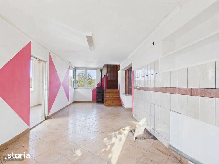 Casă cu 6 camere cu Teren 2610 Mp în Hidiș