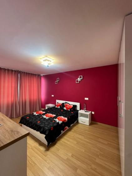 Apartament cu 4 camere decomandat în Central