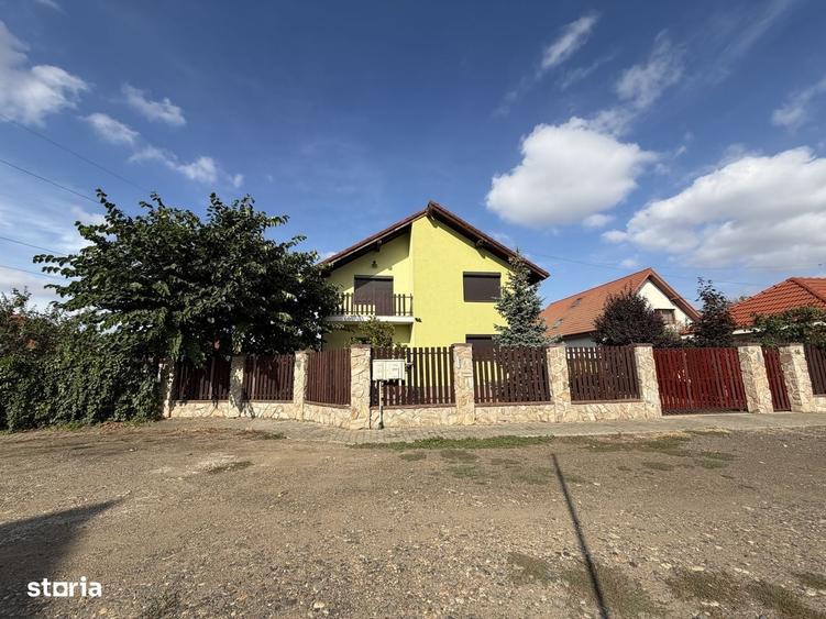 Casă cu 4 camere cu Teren 706 Mp în Dumbrăvița