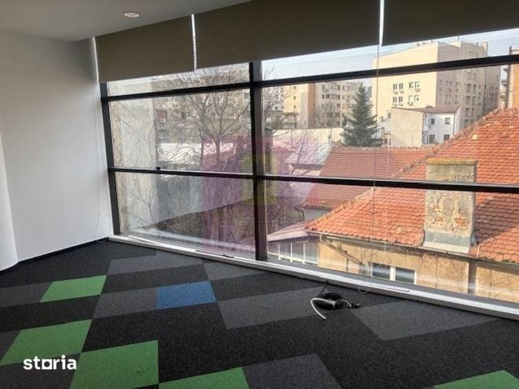 Spațiu comercial, de 556 mp, în Universitate