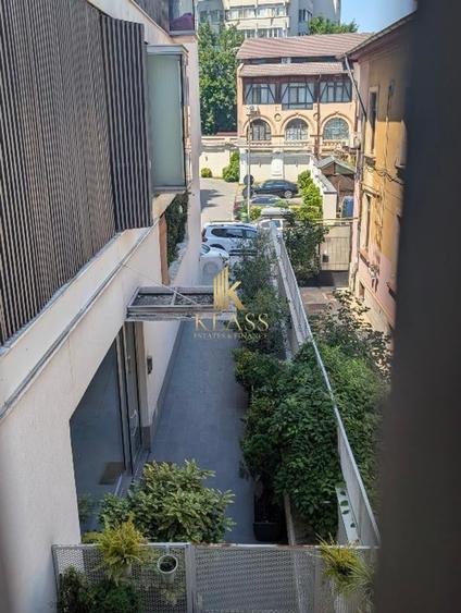 Apartament cu 3 camere decomandat, mobilat în Victoriei