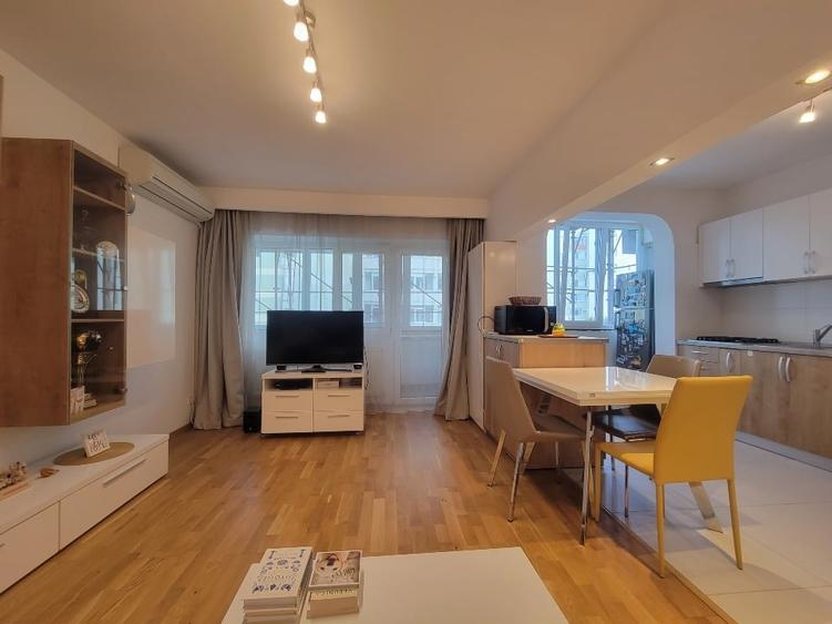Apartament cu 3 camere în Colentina