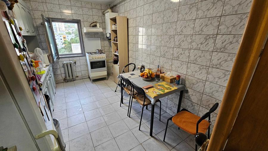 Apartament cu 4 camere decomandat în Dosu Bricii