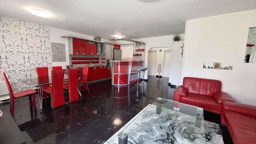 Duplex cu 13 camere cu Teren 240 Mp în Cioplea