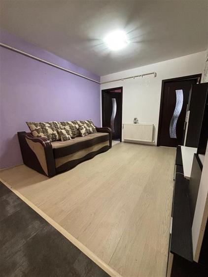 Apartament cu 2 camere semidecomandat în Valea Adâncă