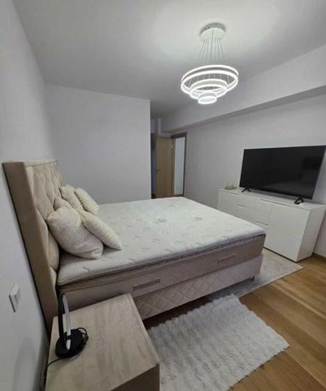 Apartament cu 3 camere decomandat, mobilat în Pipera