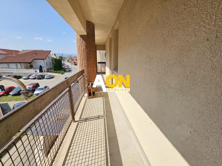 Apartament cu 3 camere decomandat, mobilat în Central