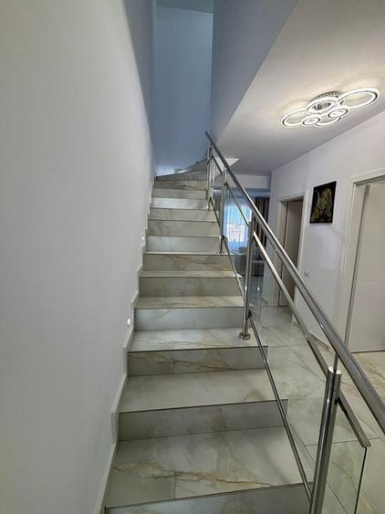 Casă cu 3 camere cu Canalizare în Dobroești