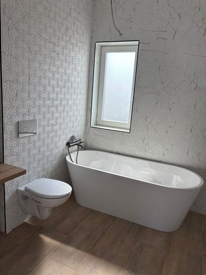 Apartament cu 4 camere decomandat în Moșnița Veche