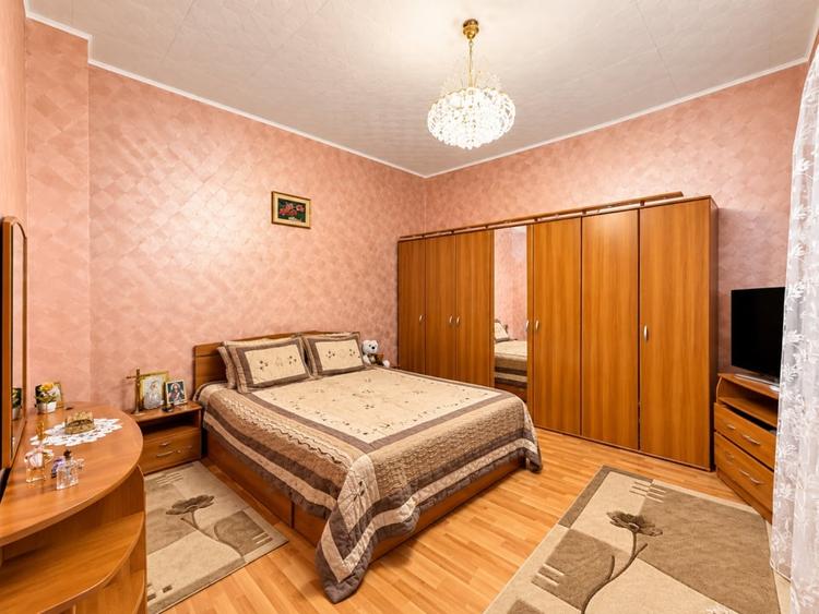 Casă individuală cu 6 camere cu Canalizare în Palas