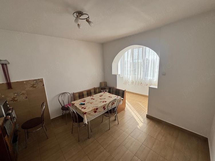 Apartament cu 2 camere decomandat în Bârzava