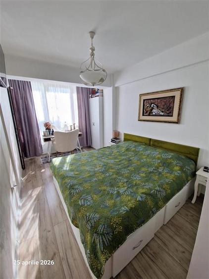 Apartament cu 3 camere semidecomandat, mobilat în Exterior Est