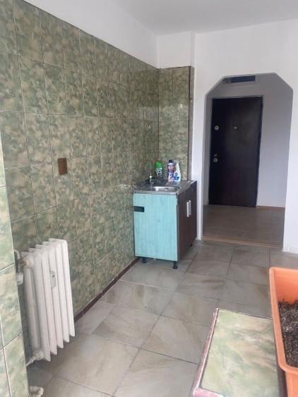 Apartament cu 2 camere decomandat în Km 4-5